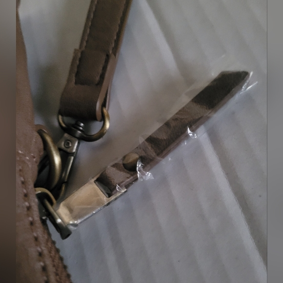 Sasha + Sofi Crossbody Handbag Satchel Adjustable Purse Brass Tan Shoulder Strap - Picture 10 of 14